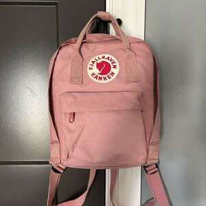 Fjallraven Kanken Mini Backpack in Dusty Pink